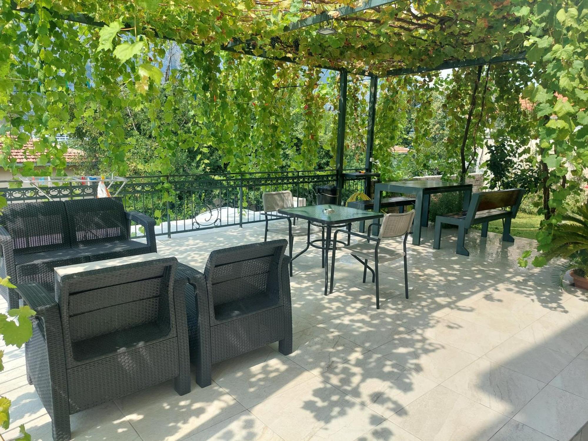 Apartments Nancy โกตอร์ ภายนอก รูปภาพ