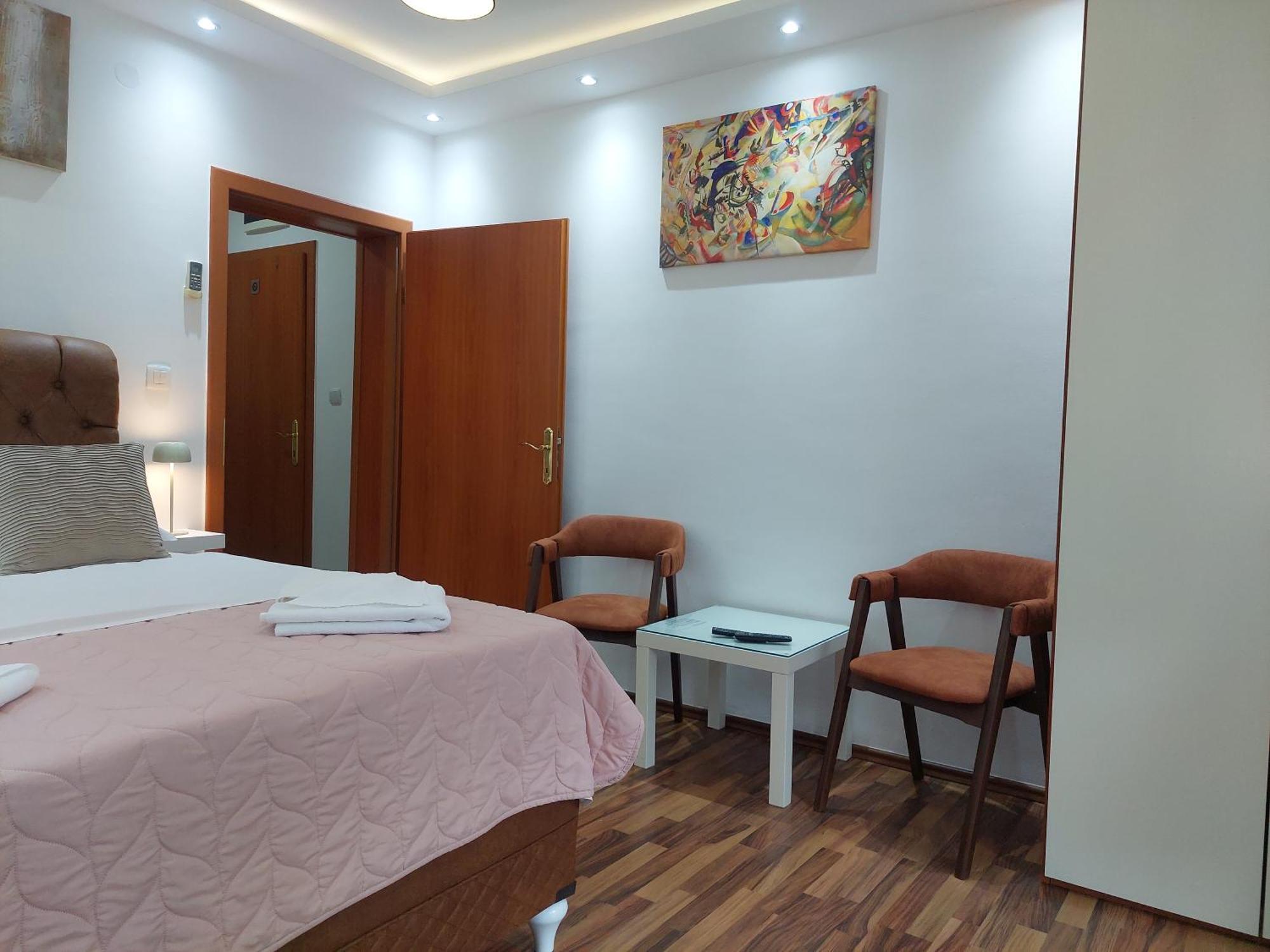 Apartments Nancy โกตอร์ ภายนอก รูปภาพ