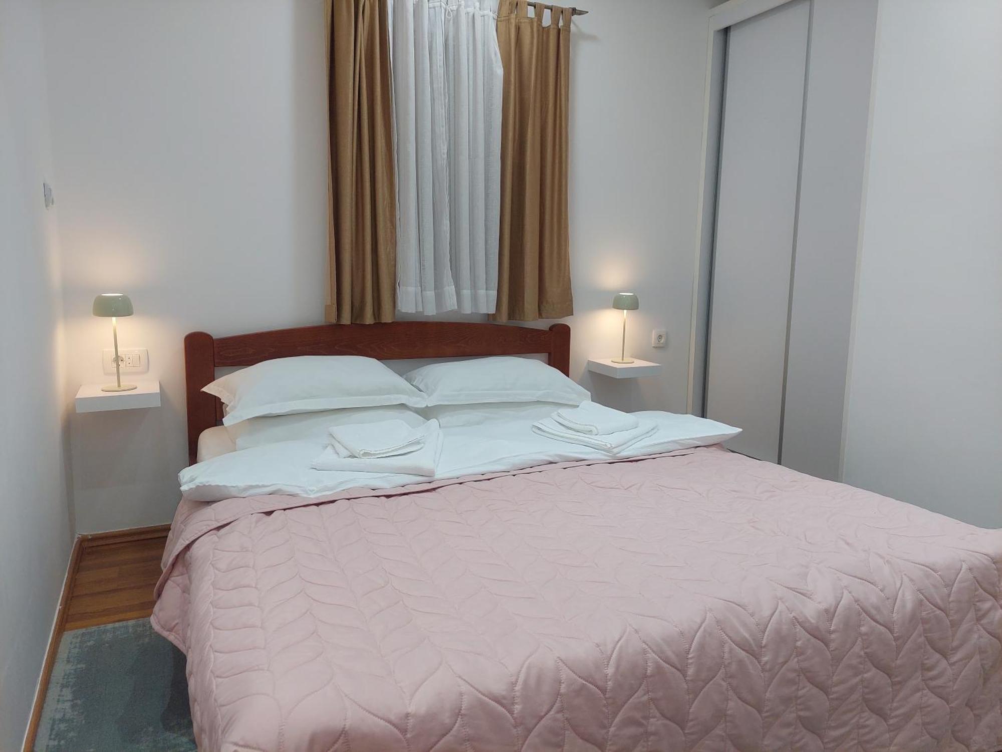 Apartments Nancy โกตอร์ ภายนอก รูปภาพ